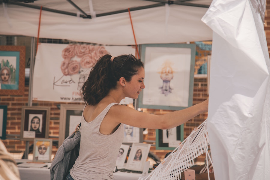 Person shopping for crafts at an autumn events in Nashville